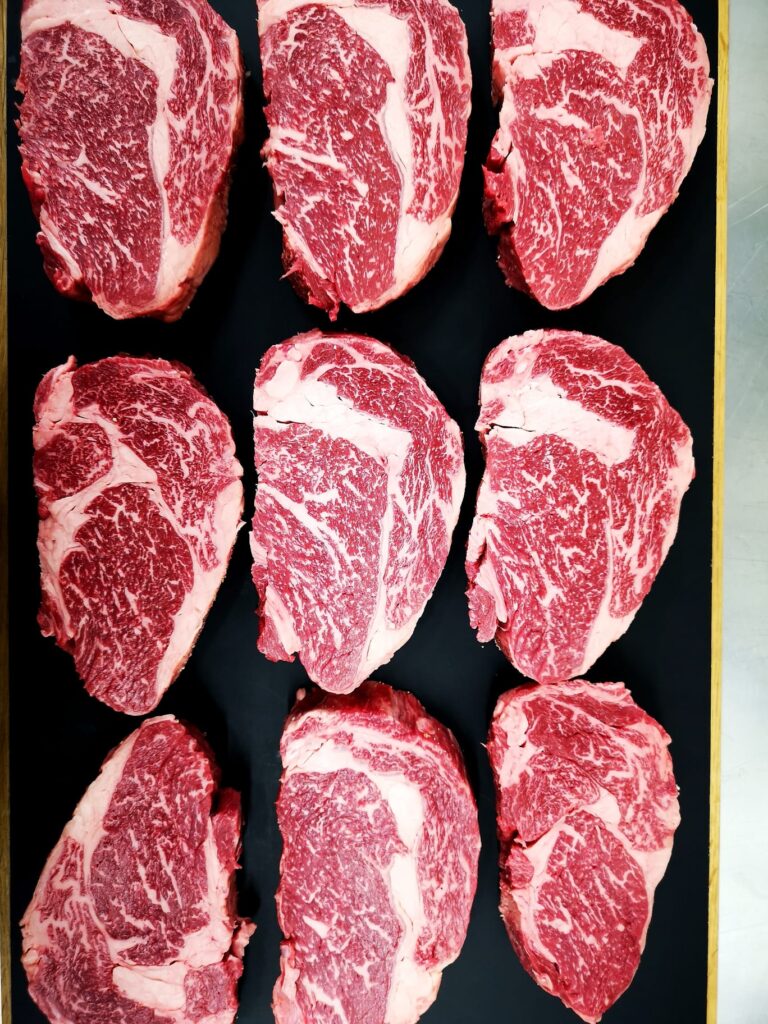 Stek ‘ribeye’ sezonowany na sucho 7 dni.