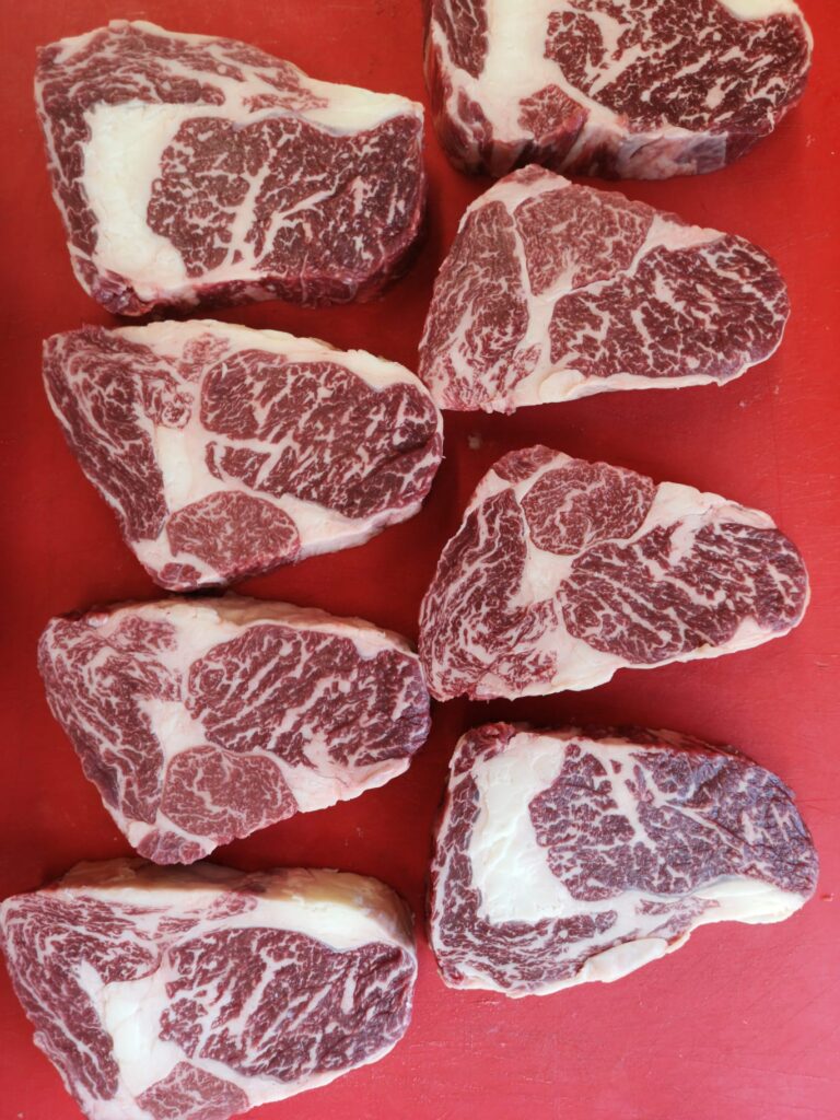 stek ribeye sezonowany na mokro