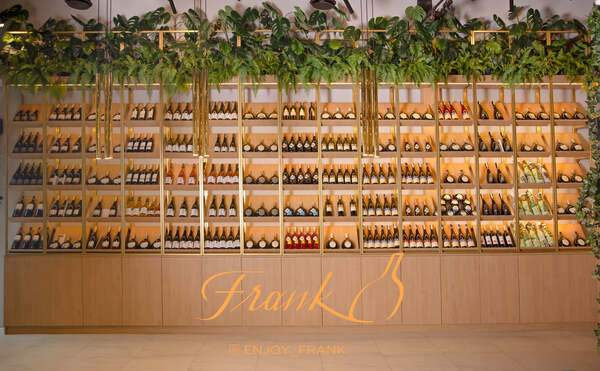 Kolekcja win Frank Winebar & Shop