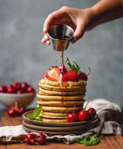 amerykańskie_naleśniki_pancakes_z_syropem_klonowym
