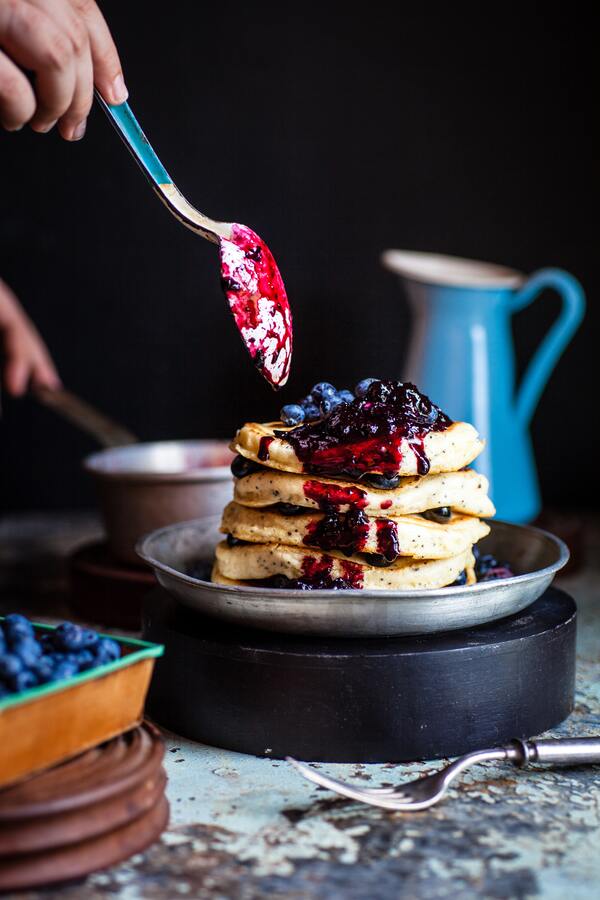 amerykańskie pancakes z borówkami