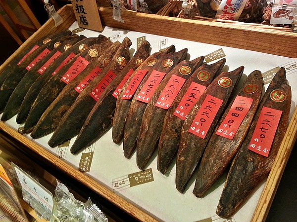 katsuobushi na targu w japonii