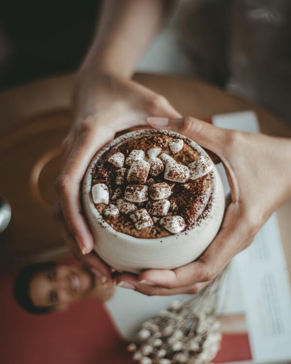 czekolada na gorąco z piankami marshmallow