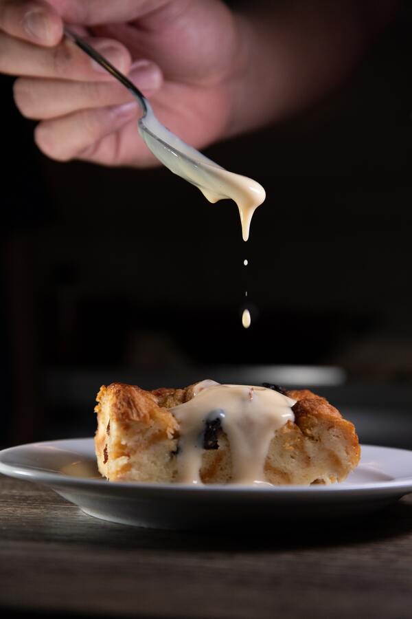 pudding chlebowy z sosem waniliowym jak wykorzystać czerstwy chleb co zrobić ze starym pieczywem