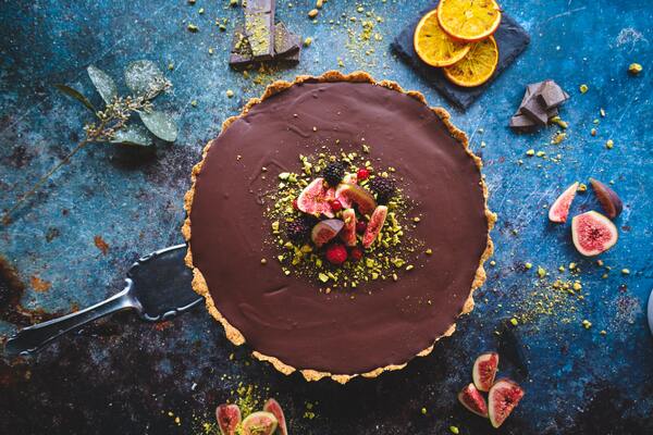tarta czekoladowa z ganache kruche ciasto z truskawkami