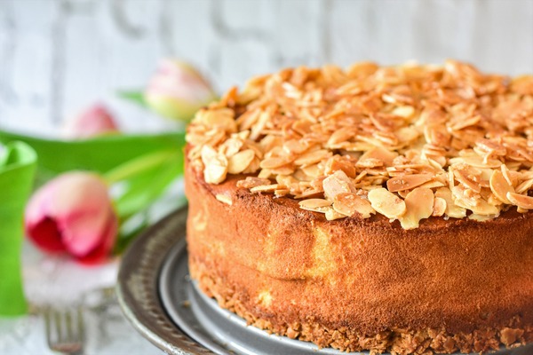 waniliowy sernik z prażonymi migdałami