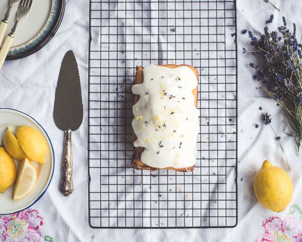 piaskowa babka cytrynowa z lukrem i lawendą tradycyjny przepis pound cake