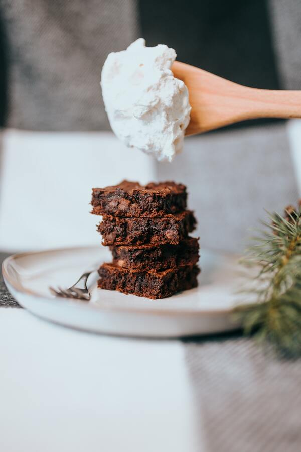 jak jeść brownie pomysły na ciekawe ciasto czekoladowe zaskocz swoich gości